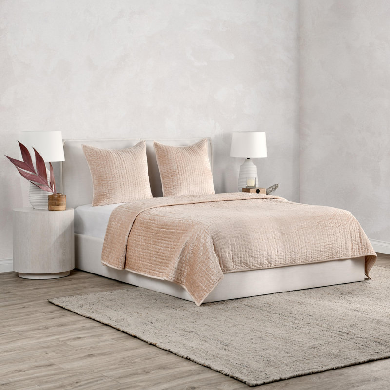 Dimitry Velvet Quilt Set, Nude