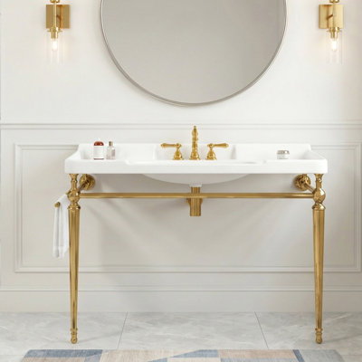 Meuble-lavabo autoportant de 48 po en acier inoxydable, lavabo mural en céramique blanche avec 3 trous de robinet pré-percés, pieds de support autoportants en acier inoxydable doré avec barre à serviettes de style assorti (sans couvercle et couvercle de lavabo)