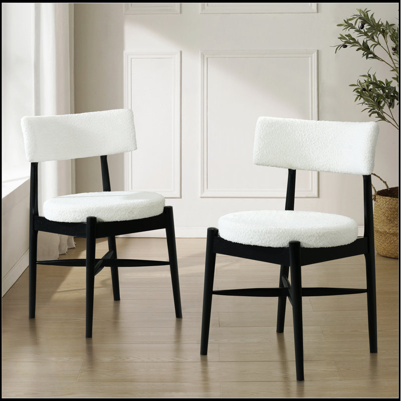 Chaises de salle à manger de style Mid-Century moderne avec dossier ouvert et sièges rembourrés pour le confort et le style, parfait pour les maisons contemporaines