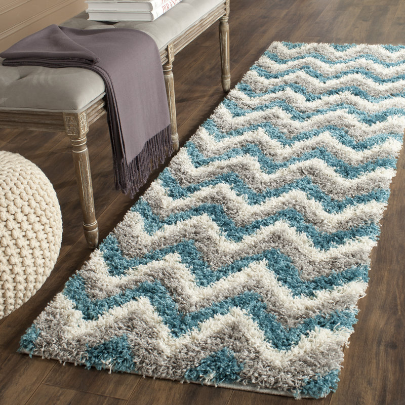 Tapis à motif chevron ivoire / bleu / g ris, Tapis de couloir 2 pi 3 po x 7 pi