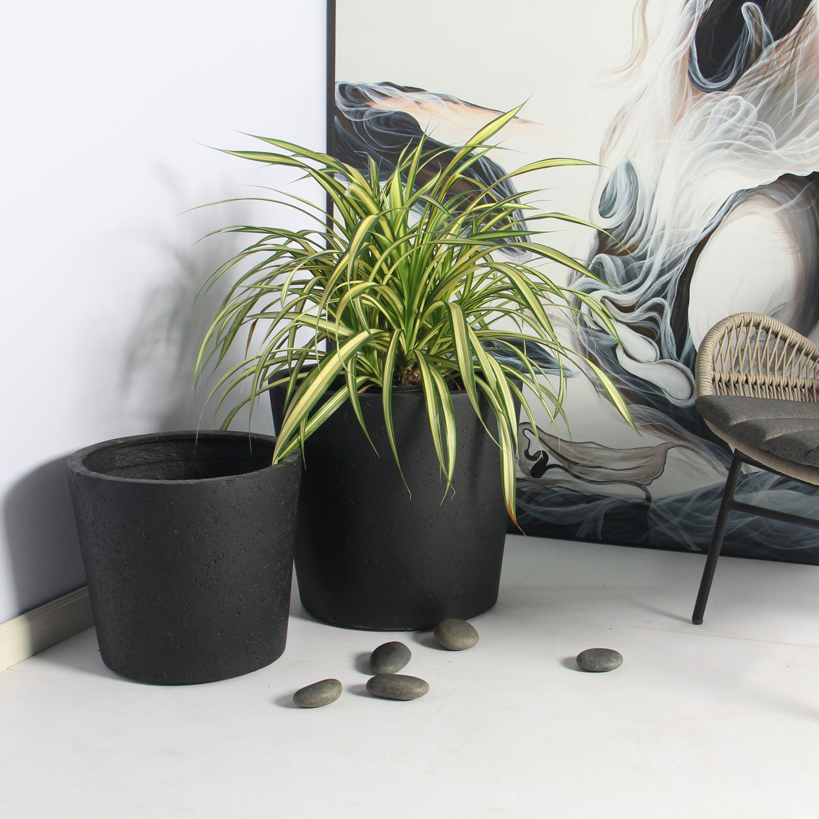 Mariano 19" Pot Planter, Black
