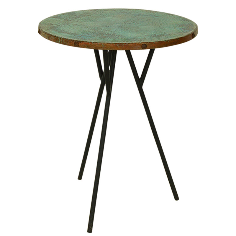 Table d'appoint ronde de 50 cm (20 po) en cuivre martelé vert-de-gris avec piètement trépied en fer