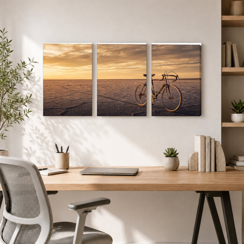 «Vintage Road Bike on Golden Salt Flat», ensemble de 3 impressions sur toile, H 30 po x l 20 po x 3 pièces