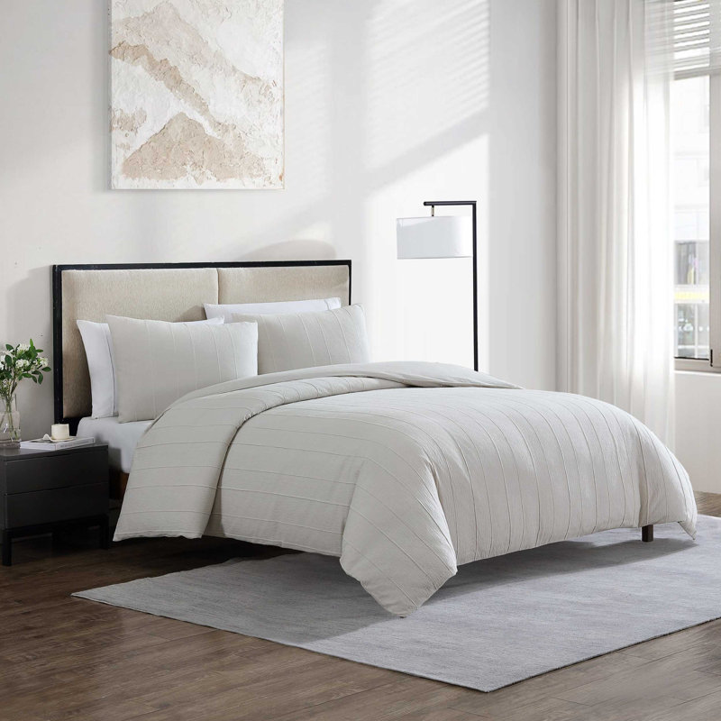 Vera Wang Woven Tucks Reversible Comforter Set, Beige, King Comforter + 2 King Shams