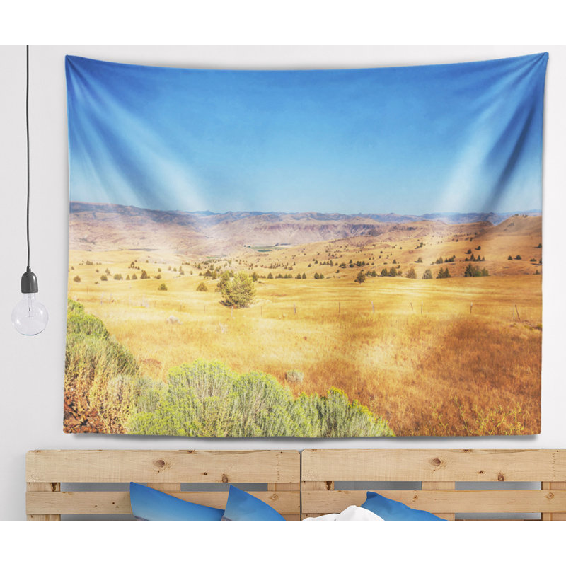 Paysage prairie avec tapisserie bleu ciel vif et suspension murale, H 32 po x l 39 po