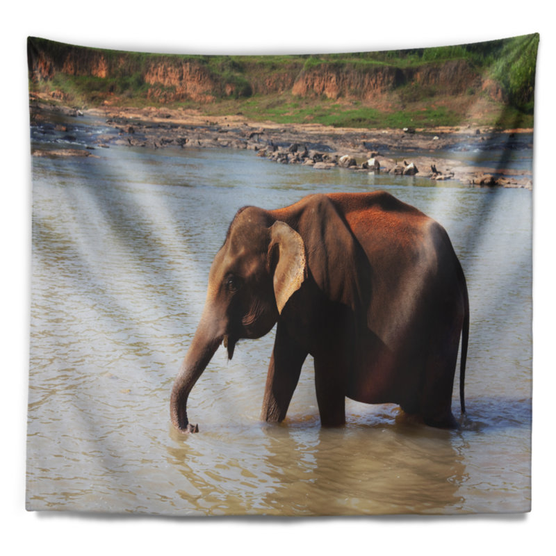 Tapisserie «Éléphant d'Afrique» dans l'eau au sri lankais, H 32 po x l 39 po