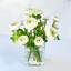 Arrangement de renoncule en soie dans un vase