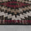 Tapis d'intérieur brun / rouge à motif géométrique brun / rouge 7 pi x 10 pi (6 pi 7 po x 9 pi 6 po) de Branch Branch Zuni - salon, chambre à coucher, salle à manger et cuisine-92496567