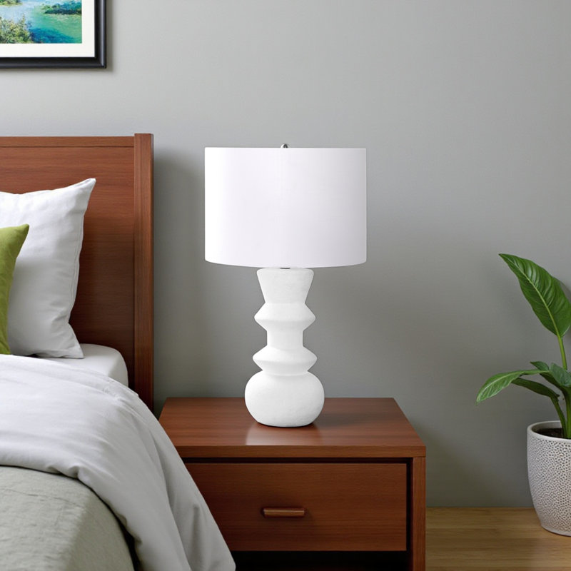 Lampe de table Mallory en céramique crème et ivoire / abat-jour crème, H 26,3 po x l 14,89 po x P 14,86 po