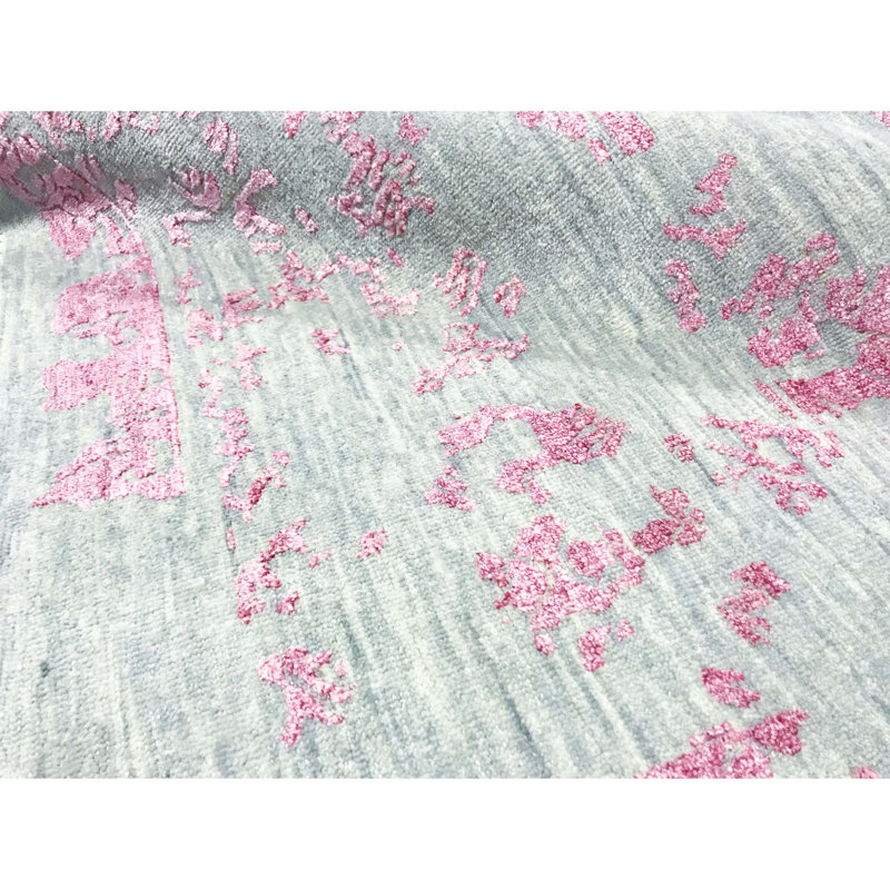 Tapis argenté et rose noué à la main de haute qualité