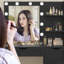 Coiffeuse Adaugo avec 10 lumières DEL, 4 tiroirs et 2 tablettes de rangement-954269702