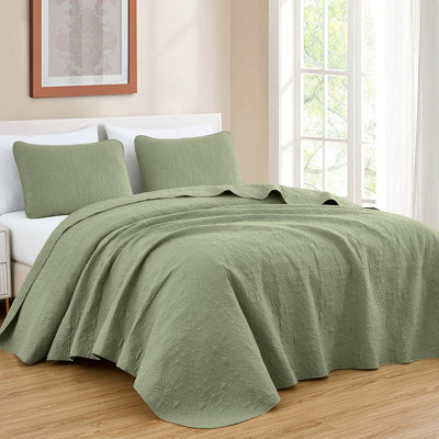 Luca 3-Piece Lightweight Microfiber Oversized Bedspread Set
