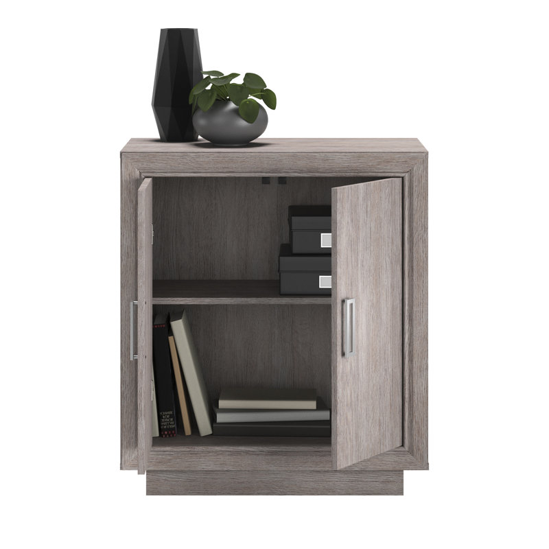 Armoire de rangement fonctionnelle gris moyen avec tablettes réglables, peu encombrante et polyvalente pour les maisons