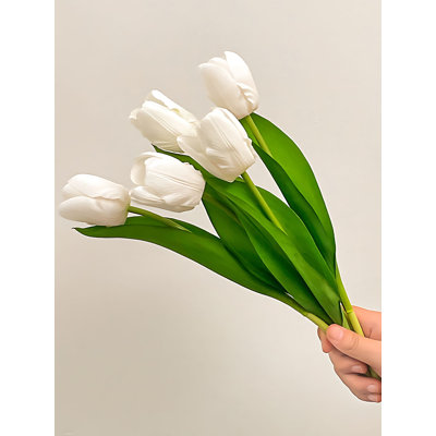 Arrangement de tulipes dans un vase