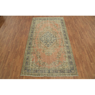 Tapis à motif floral délavé 6 x 10