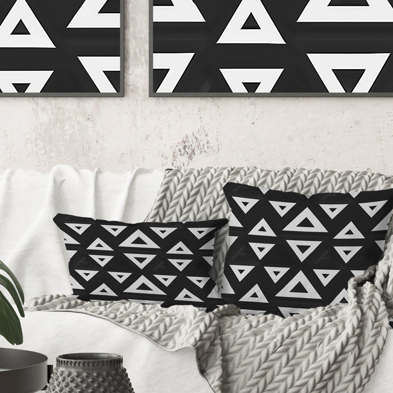Coussin décoratif noir et blanc à motif triangulaire II, H 16 po x l 16 po