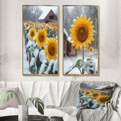 Tournesols champêtres dans une basse-cour enneigée I - Collection d'art mural floral 2 pièces