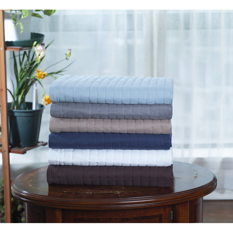 South Point Hospitality 120 GSM Luxury Microfiber Bedding, Navy, Twin Quilt