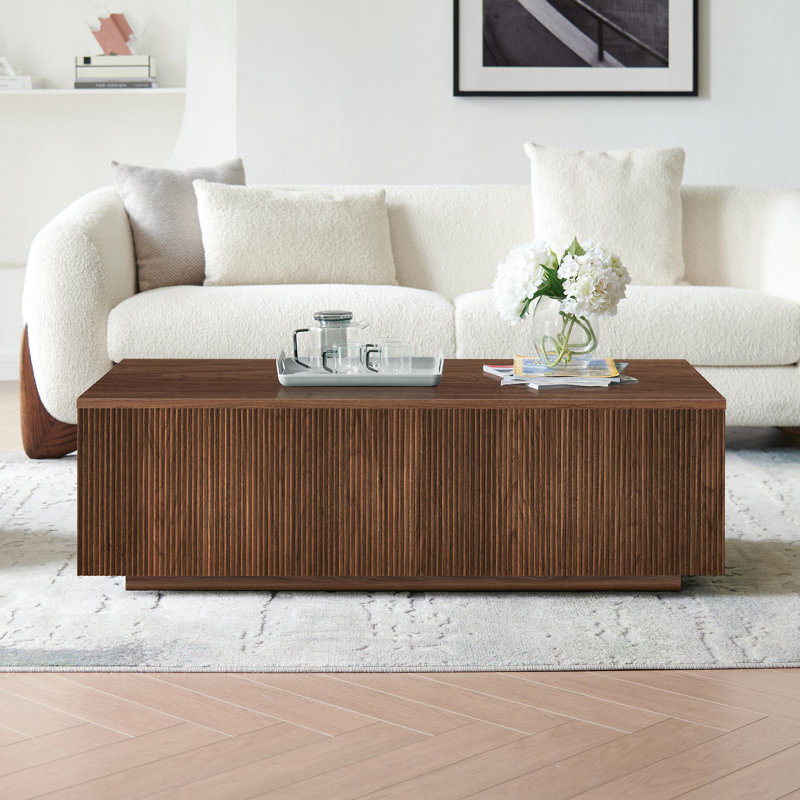 Table basse cannelée 48 po avec base solide en noyer satiné Reyes, Noyer satiné