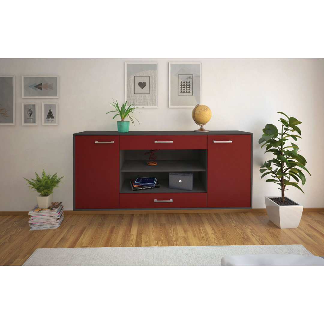 Das Sideboard Mussab hat Metallgriffe. Es hat die Maße 180 cm x 79 cm x 35 cm.