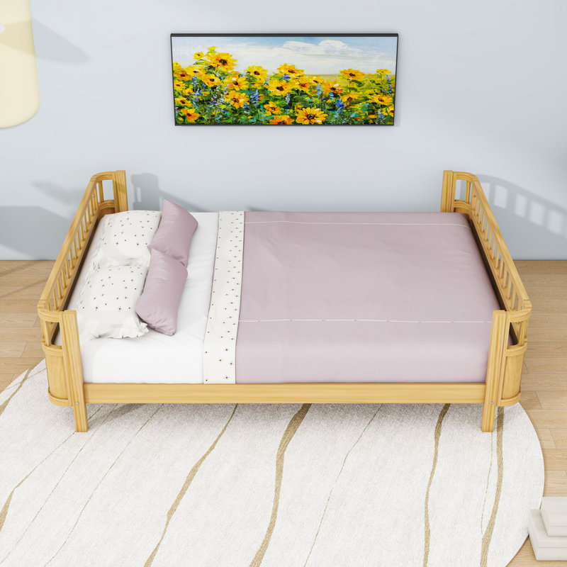 Grand lit plateforme en bois avec rail latéral amovible et coins arrondis, Natural