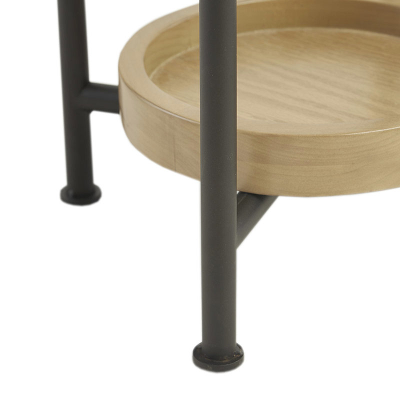 Table d'appoint ovale avec plateau supérieur blanc et tablette naturelle sur un piètement recouvert d'une structure métallique