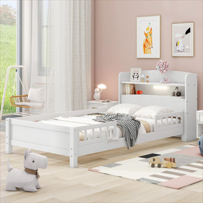Pour les petites chambres d'invités et d'adolescents, lit plateforme simple en bois massif blanc avec tête de lit et garde-corps de sécurité, style classique