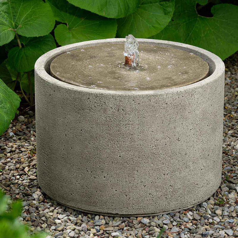 Fontaine en béton Evita, Mousse anglaise