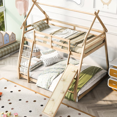 Lit superposé simple au-dessus d'un grand lit avec accessoires d'escalade - Chambre confortable et amusante
