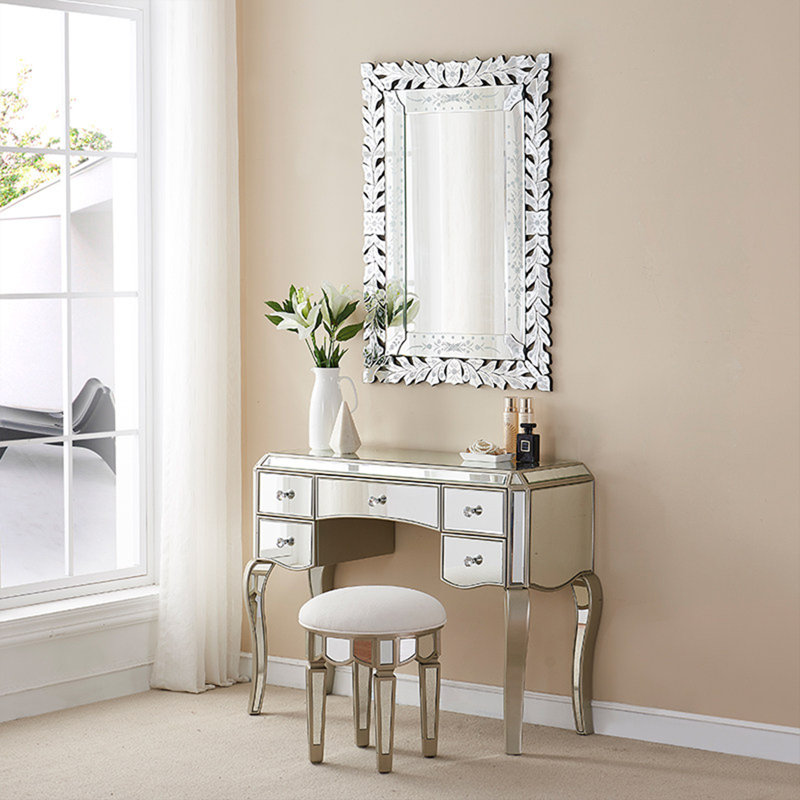Coiffeuse argentée de qualité supérieure avec plateau de table miroir pour petits espaces, miroir sculpté et tabouret de maquillage