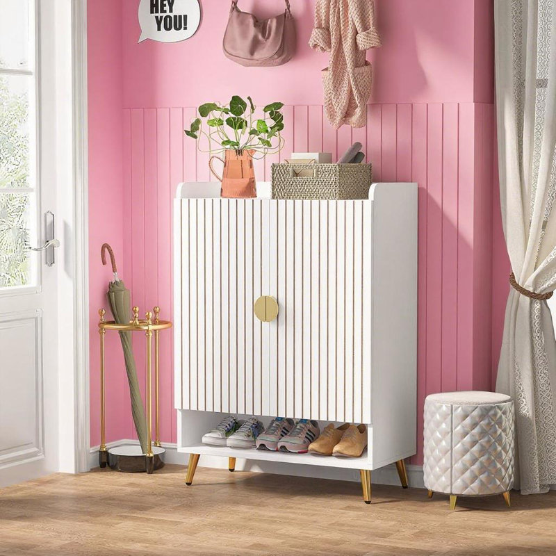 Armoire de rangement moderne à chaussures grise avec portes - détails en métal noir, peinture imperméable pour le décor du vestibule