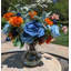 Arrangement de roses en soie dans un vase