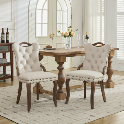 Chaise de salle à manger avec garniture touffetée à la main