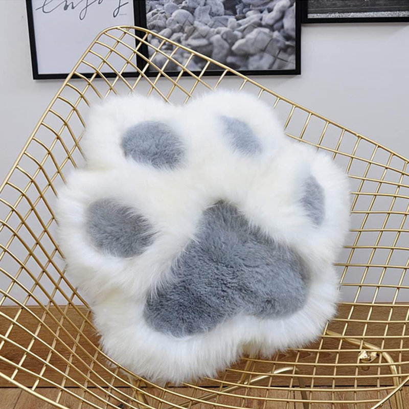 Jolis coussins en peluche avec une patte de chat, Gris