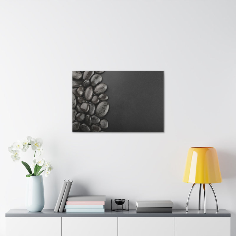 Art floral sur toile noire, H 18 po x l 24 po