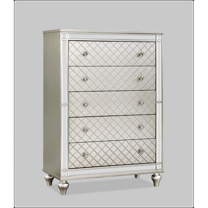 Commode de chambre à 5 tiroirs Glam avec façades de tiroir à motif de losanges et finition argentée pour un luxe moderne