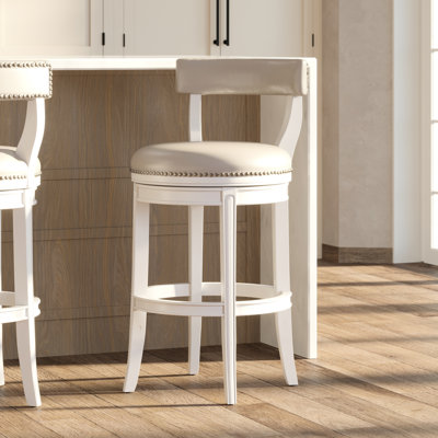 Tabouret de bar à retour automatique 180 degrés, 31 po Hauteur de l'assise, structure en bois blanc, similicuir gris bien revêtu, dossier ouvert, largeur de l'ensemble de 22,83 po, bois et cuir de 31 po, garniture cloutée, hauteur de 18,9 po