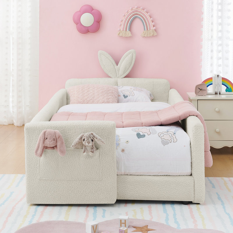 Lit plateforme tapissier simple avec tête de lit en forme d'oreille de lapin, barrière de sécurité et pochette de rangement, tissu bouclé beige