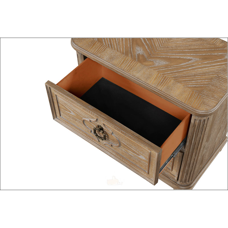 Table de chevet simple simple avec placage de chêne rustique, bois massif et ports de charge USB-A / USB-C pour les chambres modernes