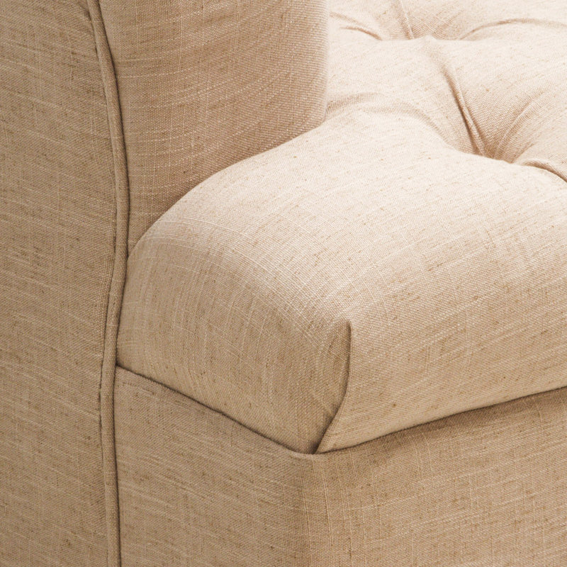 Élégant fauteuil beige avec finition en chêne patiné et rembourrage de la chaise en tissu