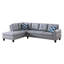 Canapé d'angle en L 3 pièces en similicuir gris, idéal pour des séances de cinéma et des jeux vidéo relaxantes. Siège central rabattable avec porte-gobelets, deux coussins décoratifs et rangement. Structure en bois massif et composite, profil bas.