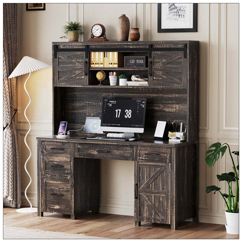 Bureau de direction avec huche et station de charge, bureau d'ordinateur avec 2 portes de grange coulissantes, 5 tiroirs et armoire de rangement avec tablette réglable à 3 positions