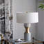 Ciment avec lampe de table en métal