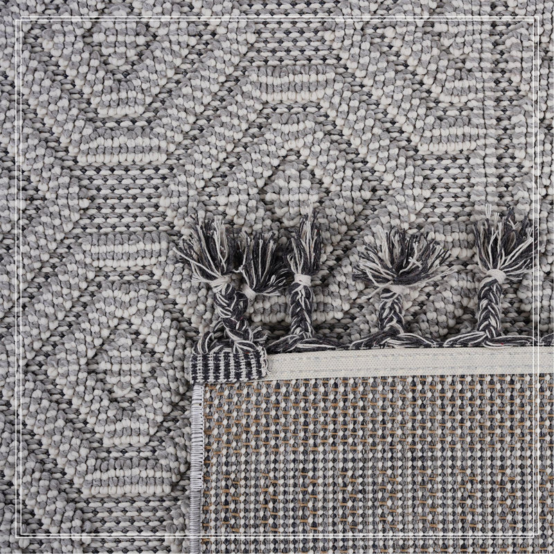 White /Geometric Indoor/Outdoor Area Rug, Rectangle 5'3" x 7'6"