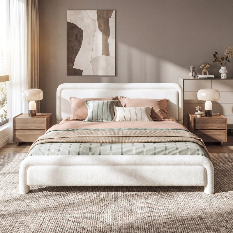 Très grand lit plateforme tapissier avec tête de lit courbée et tissu en lattes de bois Boucle, Très grand lit