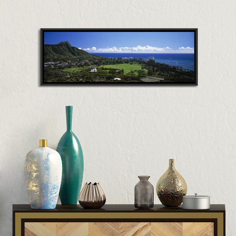 Reproduction de photo panoramique sur toile Waikiki Oahu, H 16 po x l 48 po x P 1,5 po, Cadre noir