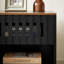 Charmantes tables de chevet modernes de style Mid-Century avec options de rangement polyvalentes