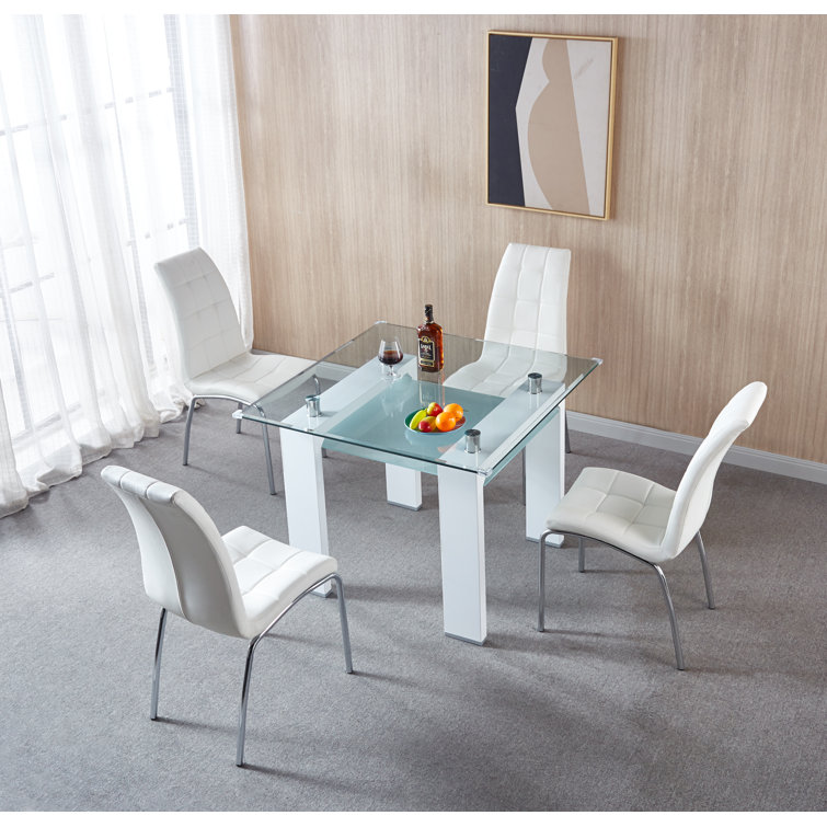 5 pieces of glass furniture that can give your office an