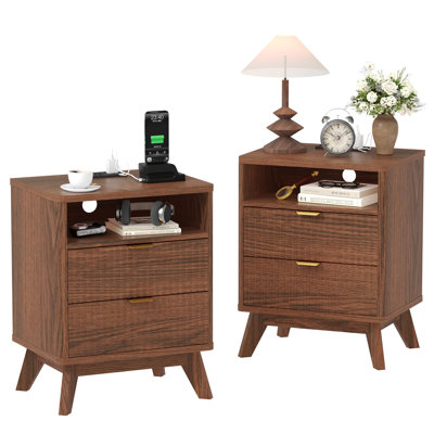 Ensemble de 2 tables de chevet cannelées modernes avec station de charge USB et prises de courant - 2 tiroirs et tablette ouverte - Pieds en bois robuste - Tables de chevet compactes pour la chambre à coucher, le salon - couleur noyer