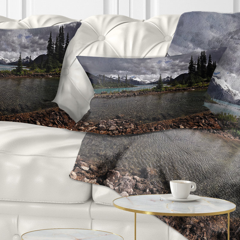 Coussin à imprimé paysage foncé Dark Lake Over Crystal Clear Lake
